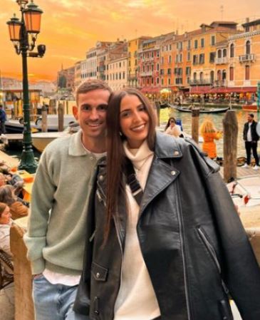 Fabian Ruiz with his girlfriend Rosa Pereira during vacation
